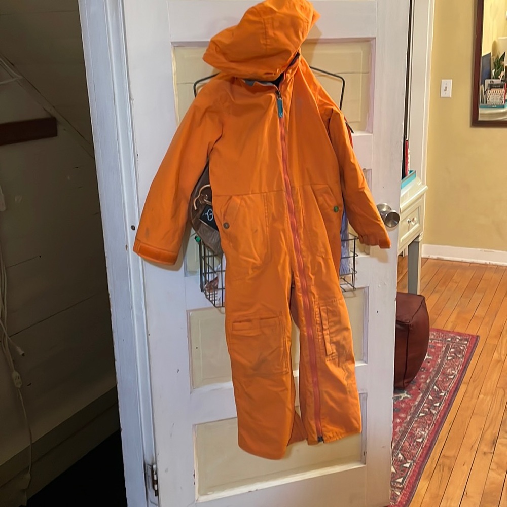 Burton snowboards snowsuit size 5t play condition